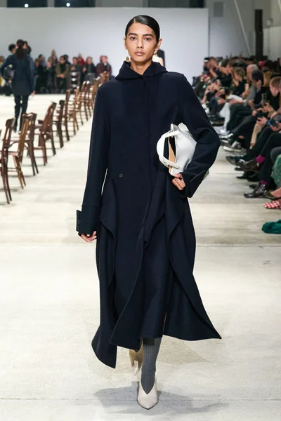 Look 27